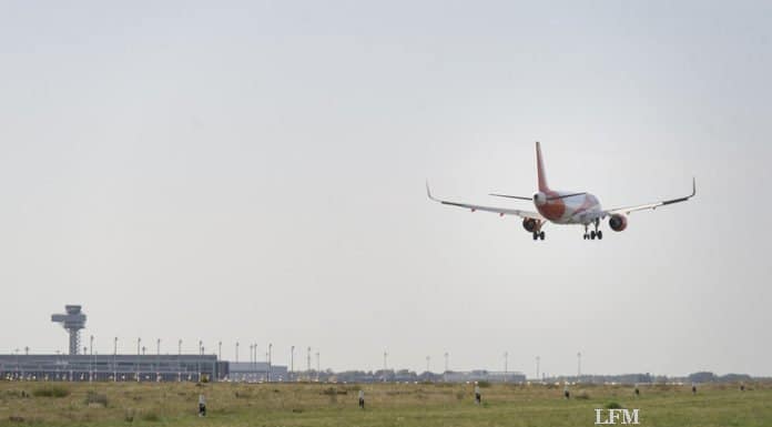 Fluglärm am BER: Letzter Schallschutztag vor Eröffnung Anflug auf den Flughafen Berlin Brandenburg
