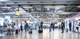 In den Terminals in Schönefeld und Tegel ist das Tragen eines Mund-Nasen-Schutzes für Reisende Pflicht.