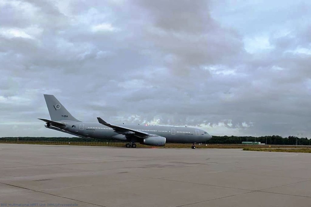 Die A330 T-054 der MMU auf dem Weg zur Startbahn für ihren ersten Take-Off aus Eindhoven. Dann hebt das neue Tankflugzeug zum ersten Mal für die MMU von Eindhoven aus ab.