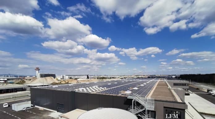 Fraport übergibt Luftfrachthalle an Swissport Swissport Photovoltaik-Anlage