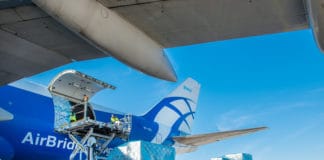 Frachtverladung am Flughafen Leipzig/Halle