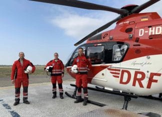 „Christoph 43“-Crew: v.l. Gilles Kodsi, Pilot, Sebastian Geißert, HEMS TC, und Dr. Jörn Hötzel, Notarzt