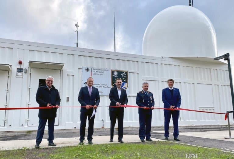 Über­ga­be von GE­STRA an das DLR