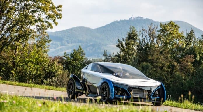 Safe Light Regional Vehicle (SLRV) absolviert Erstfahrt Frontansicht des SLRV
