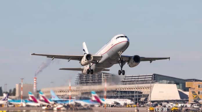 Winterflugplan des Flughafens Stuttgart bedient 61 Ziele STR Aegean 320 Takeoff