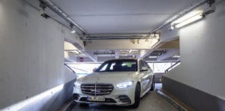 Mercedes-Benz S-Klasse parkt autonom am Stuttgart Airport
