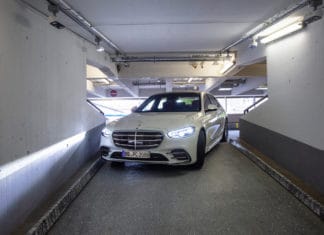 Mercedes-Benz S-Klasse parkt autonom am Stuttgart Airport