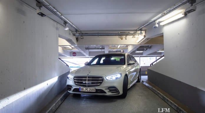 Mercedes-Benz S-Klasse parkt autonom am Stuttgart Airport Mercedes-Benz S-Klasse parkt autonom am Stuttgart Airport
