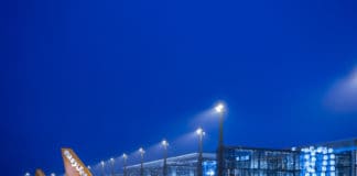 easyJet-Erstflug nach London Gatwick vom Flughafen BER