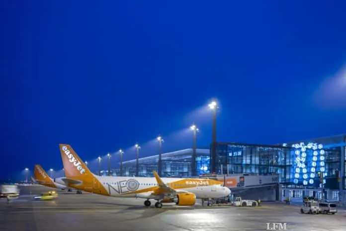 easyJet-Erstflug nach London Gatwick vom Flughafen BER easyJet-Erstflug nach London Gatwick vom Flughafen BER