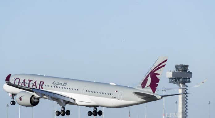 Flughafen BER vollständig in Betrieb Landung des Qatar-Airways-Fluges QR81