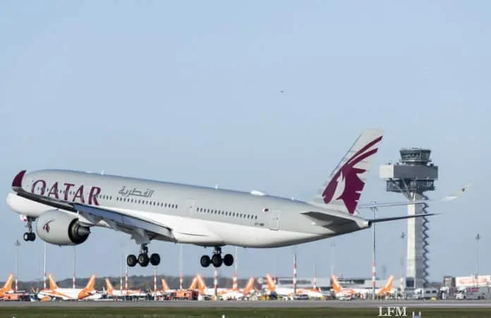 Landung des Qatar-Airways-Fluges QR81 Landung des Qatar-Airways-Fluges QR81