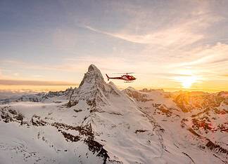 AS 350 B3 "Écureuil" (Airbus Helicopters H125) von Air Zermatt (Reg. HB-ZVS) am Matterhorn