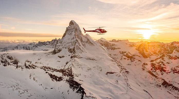 Helikopterunternehmen: Überregulierung ist die Pandemie der Luftfahrt AS 350 B3 "Écureuil" (Airbus Helicopters H125) von Air Zermatt (Reg. HB-ZVS) am Matterhorn