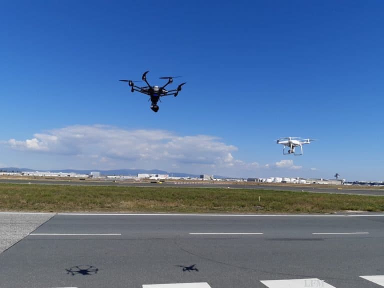 Schwarmaufstieg Yuneec- und DJI-Drohne Frankfurt Vorfeld
