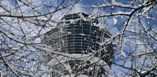 Tower am Flughafen München im Winter
