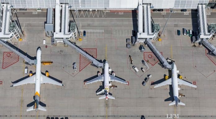 Flughafen München: Passagierabfertigung im Terminal 1 eingestellt Flughafen München, Vorfeld am Terminal 1, Luftaufnahme