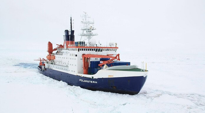 Gemüsezucht in der Antarktis: NASA-Wissenschaftlerin im ewigen Eis FS Polarstern bricht durch das Eis