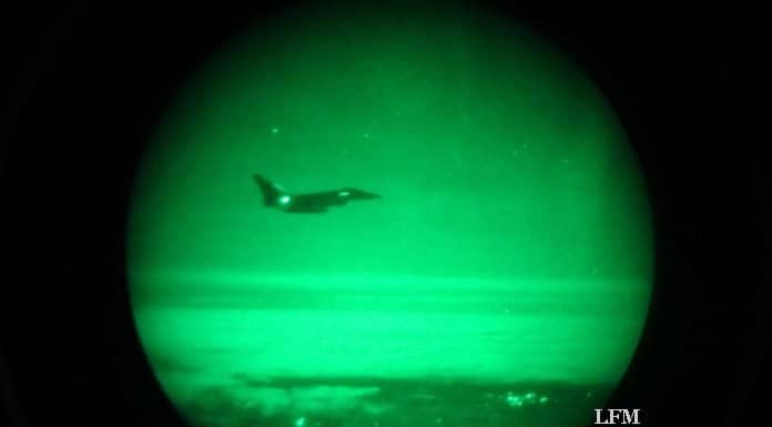 Eurofighter im Baltikum üben Luftnahunterstützung CAS mit JTAC Blick durch den Restlichtverstärker eines Piloten
