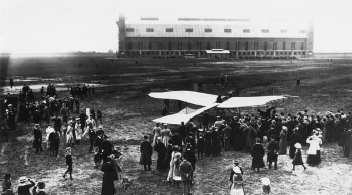 Hamburg Airport feiert seinen 110. Geburtstag Ein Flugzeug des Typs Rumpler-Taube am Hamburg Airport 1913