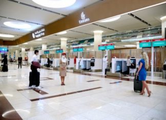 Emirates kontaktloser Self-Check-in-Automat
