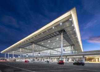 Flughafen Berlin Brandenburg Willy Brandt (BER) bei Nacht