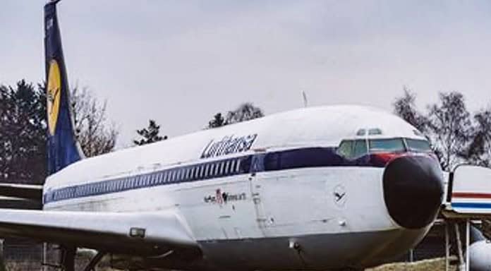 Ausschlachtung der Boeing 707-430 am Hamburg Airport B707 heute: Die B707-430 - Traditionsmaschine von Hamburg Airport an ihrem heutigen Standort im nördlichen Bereich des Flughafengeländes nahe der Betriebsfeuerwehr.