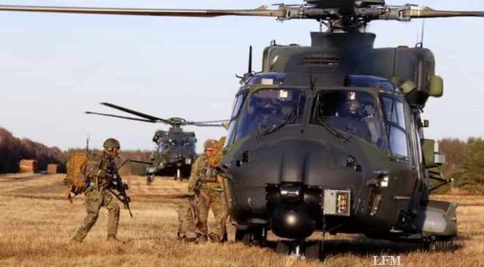 Einstieg bei Hot Load: Übung der Fallschirmjäger Operation Blizzard: Fallschirmjäger trainieren die Luftbeweglichkeit in einem Angriffsszenario