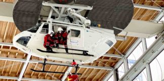 Neues Fortbildungskonzept für Notärzte der DRF Luftrettung in Rettungshubschraubern: Ergänzend zu den Stationstrainings werden sie zusätzlich im ZSA (Zentrum für Ausbildung Sicherheit) der Bergwacht Bayern in Bad Tölz geschult.