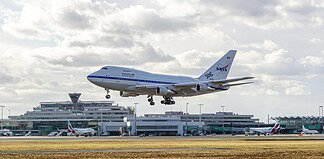 SOFIA vor Flughafen-Kulisse: Am 04. Februar 2021 ist die fliegende Sternwarte SOFIA um 15:33 Uhr am Köln Bonn Airport gelandet.