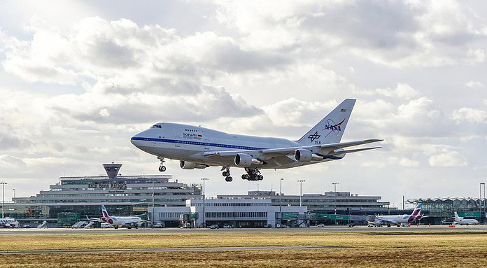 Teleskopflugzeug SOFIA am Köln Bonn Airport gelandet SOFIA vor Flughafen-Kulisse: Am 04. Februar 2021 ist die fliegende Sternwarte SOFIA um 15:33 Uhr am Köln Bonn Airport gelandet.