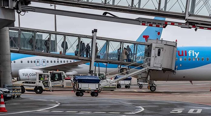 Hannover Airport: Airlines stocken Angebot zu Ostern auf Erstflug TUIfly nach Palma de Mallorca am Hannover Airport