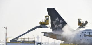 E-Mobility auf dem Vormarsch am Flughafen München: Elektrischer „Elefant“ enteist Flugzeuge