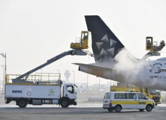 E-Mobility auf dem Vormarsch am Flughafen München: Elektrischer „Elefant“ enteist Flugzeuge