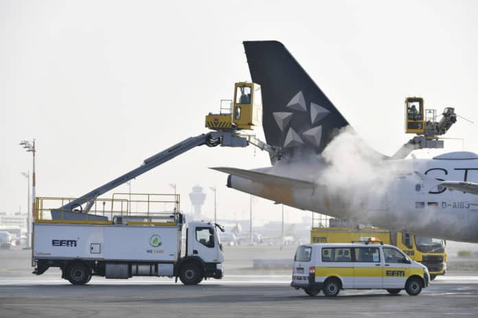 E-Mobility auf dem Vormarsch am Flughafen München: Elektrischer „Elefant“ enteist Flugzeuge