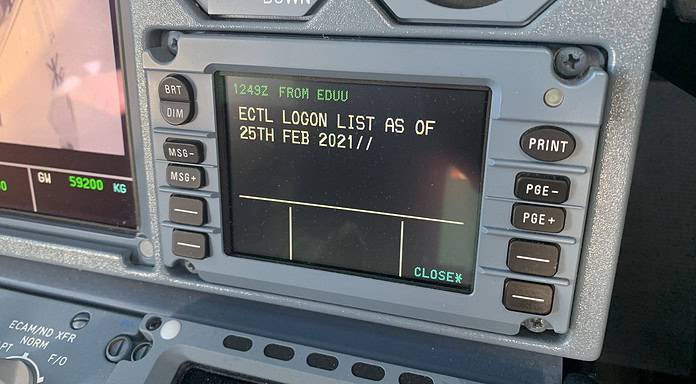 DFS nutzt Logon-Liste von Eurocontrol im Oberen Luftraum Controller Pilot Data Link Communication (CPDLC) Meldung an Bord eines Airbus A 320 Neo