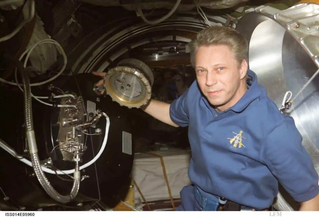 Astronaut Thomas Reiter während seiner Astrolab Mission auf der ISS mit der PK-3 Plus Apparatur im Oktober 2006.