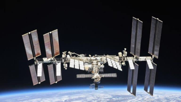 ISS im Oktober 2018: Die Internationale Raumstation ISS ist ein einzigartiges Labor für Experimente, die in keiner wissenschaftlichen Einrichtung auf der Erde durchgeführt werden können. Die Plasma-Experimente gehören zu den erfolgreichsten Forschungsprojekten an Bord der ISS und sind seit dem Beginn 2001 dabei. Das Plasmakristall-Labor PK-4 befindet sich im europäischen Forschungsmodul Columbus.