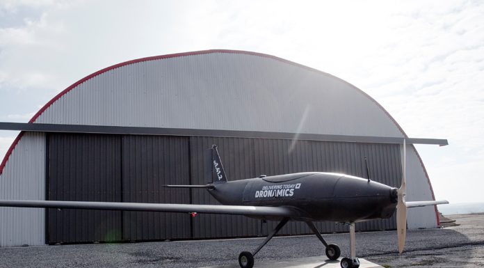 Flughafen Rostock-Laage wird Basis für Transportdrohnen „Black Swan“-Transportdrohne von DRONAMICS