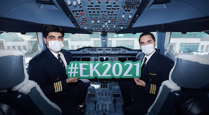 Emirates-Sonderflug feiert die Impfkampagne der VAE Emirates Sonderflug EK2021 Cockpit-Crew
