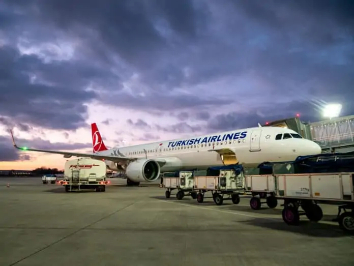 A321 der Turkish Airlines am Gate