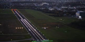 Flughafen Friedrichshafen, Runway bei Nacht