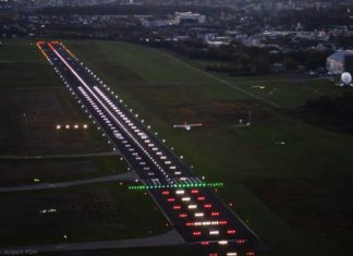 Flughafen Friedrichshafen, Runway bei Nacht