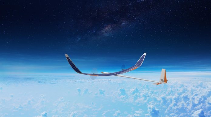 HAP alpha: DLR entwickelt unbemanntes Stratosphärenflugzeug Design-Studie HAP alpha: Im Gegensatz zu Flugzeugen und nicht-geostationären Satelitten sollen Hochfliegende Plattformen permanent an beliebigen Orten stationierbar sein und können für zahlreiche Aufgaben im Bereich der Erdbeobachtung eingesetzt werden. Dazu zählen beispielsweise die Überwachung von Schifffahrtswegen, Aufklärung bei Flutkatastrophen und Waldbränden oder das Monitoring von Eisflächen.