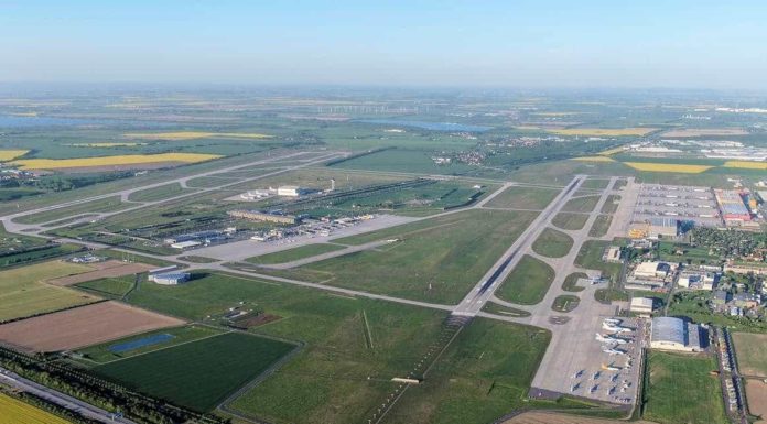 Benefizkonzert am Leipzig/Halle Airport mit Bundespolizeiorchester Leipzig/Halle Airport - Luftaufnahme