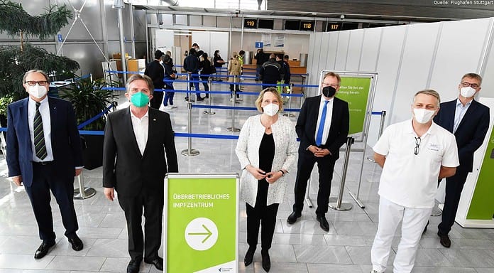 Flughafen Stuttgart: Betriebsärzte beginnen Impfung Impfen vom Betriebsarzt: Modell Flughafen Stuttgart
