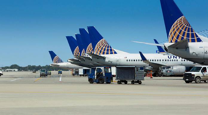 United Airlines steigert inneramerikanische Flüge United Flugzeuge am Chicago O'Hare International Airport