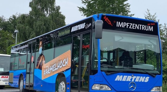 Corona: Große Impfaktion am Flughafen Paderborn/Lippstadt Impfbus am Flughafen Paderborn/Lippstadt