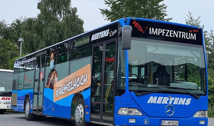 Impfbus am Flughafen Paderborn/Lippstadt