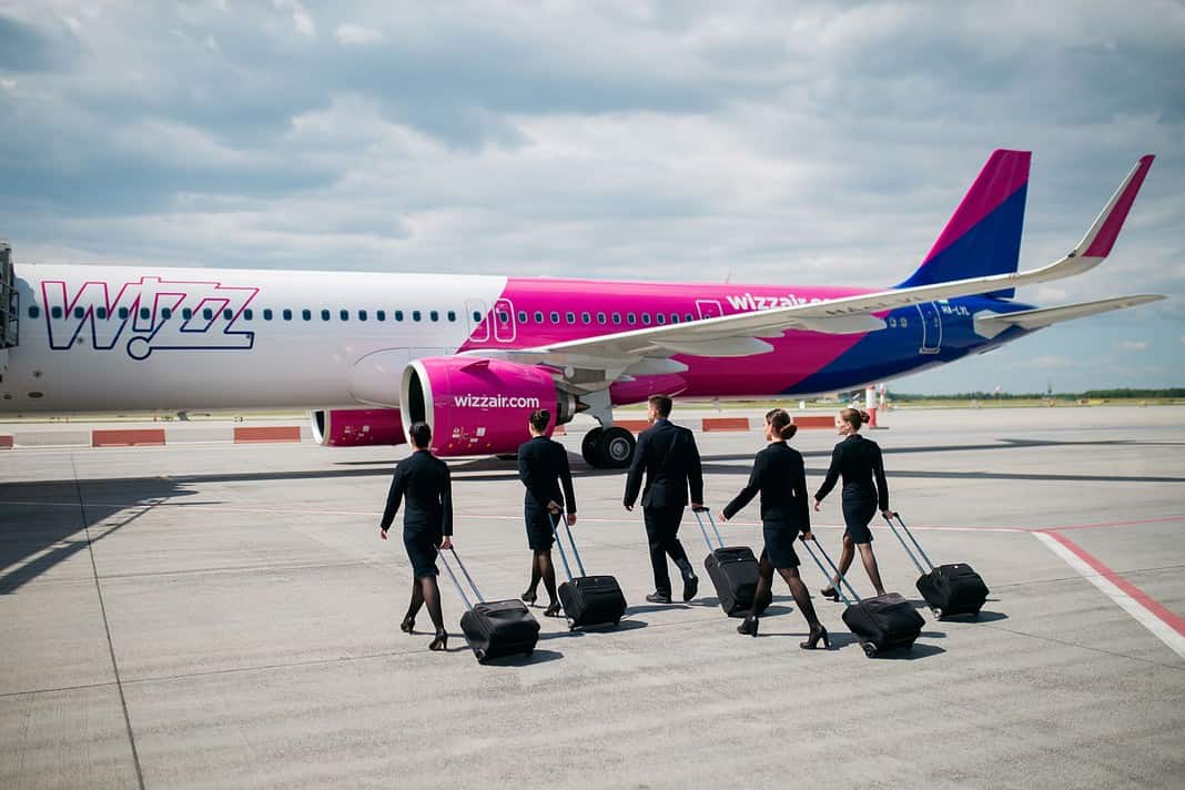 Crews welcome! 4.600 Pilotinnen und Piloten sowie Flugbegleiterinnen und -begleiter will Wizz Air in den nächsten Jahren einstellen.